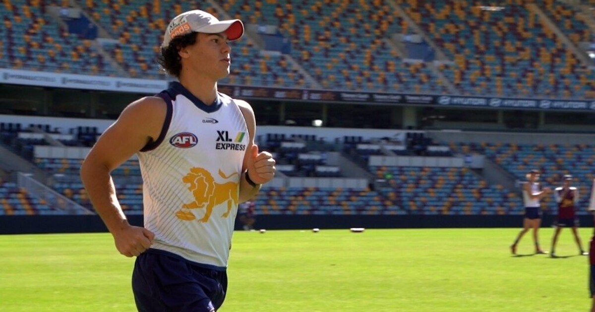 Cam Rayner Back Running